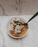 Bowl de mango 🥭 con yogurt de vainilla, semillas de girasol 🌻 y almendras fileteadas ❤️