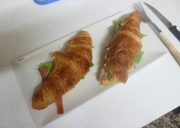 Receta Cruasanes rellenos de jamón salado y atún