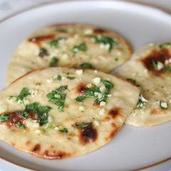 A picture of Simple garlic naan bread.