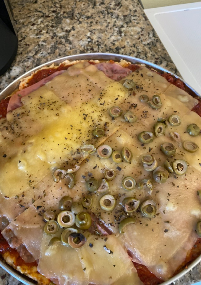 Una foto de Pizza de pollo