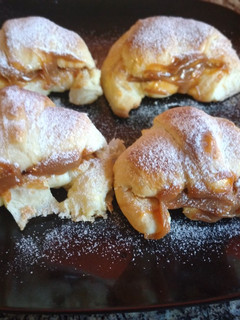 Una foto de Medialunas con dulce de leche🥐
