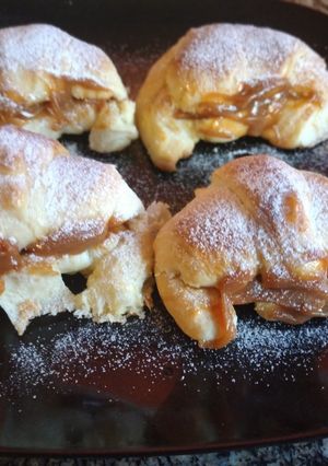 Una foto de Medialunas con dulce de leche🥐