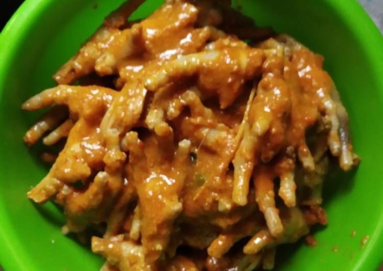 11. Ceker dan kepala ayam Mercon