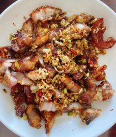 thịt lợn chiên xả ớt