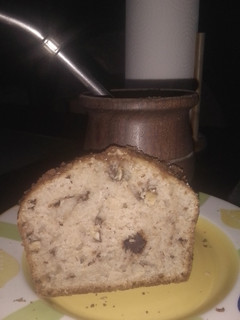 Una foto de Budín de banana con nueces y chips de chocolate