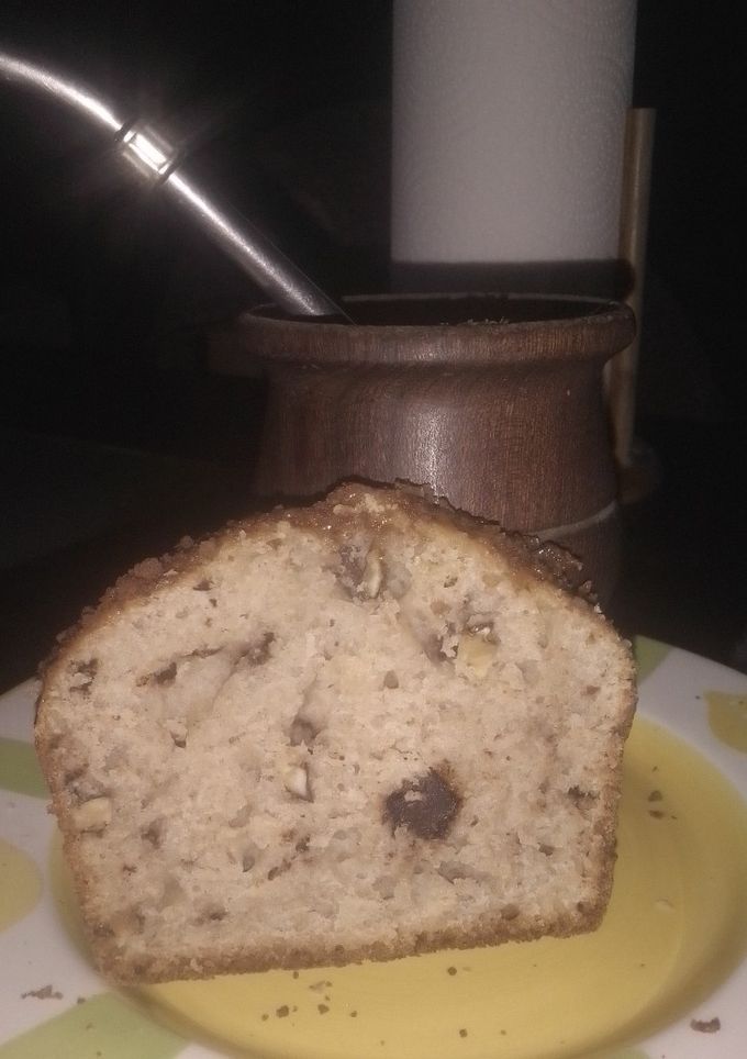 Una foto de Budín de banana con nueces y chips de chocolate