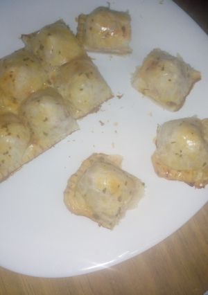 Una foto de Cubitos de hojaldre 😋😋😋