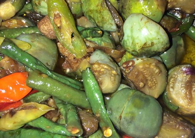 Tumis/oseng terong hijau kecil dan kacang panjang