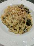 Spaghetti alle biete acciughe e sesamo tostato