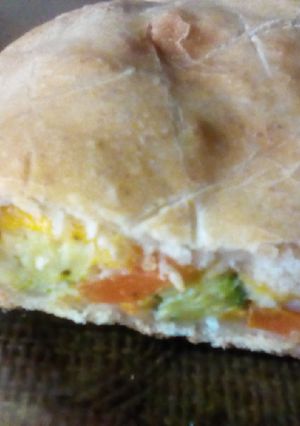 Una foto de Tarta de verduras al vapor y queso cheddar 🥦🥕🧀