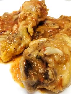 Una foto de Guiso de pollo con champiñones