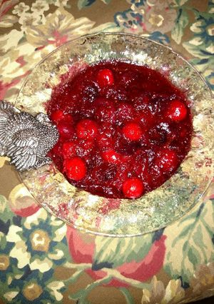 A picture of Yummy Cranberry Sauce.