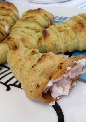 Foto di Cannoli di insalata con mousse di petto di tacchino