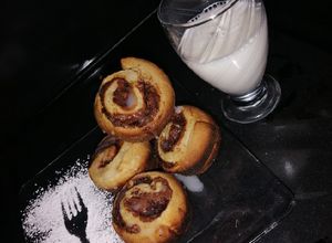 Una foto de Roles de canela con nutella y nuez! 🍽️🍽️👨‍🍳