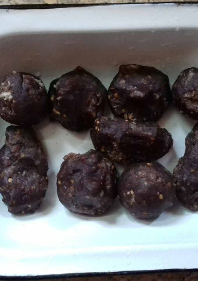கேழ்வரகு பிடி கொழுக்கட்டை (Kelvaragu pidi kolukattai recipe in tamil) செய்முறை முக்கிய புகைப்படம்