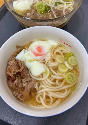 Hình của món Mì Udon Bò Trứng Bukkake (Beef Ontama Bukkake Udon).