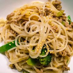 A picture of Pork noodles in 3-2-1 sauce.