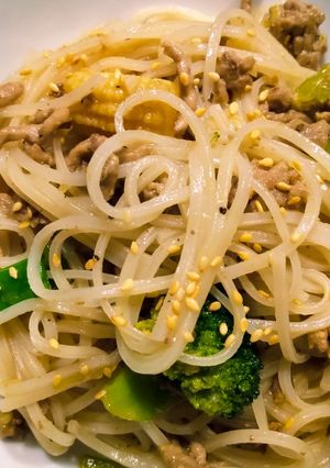 A picture of Pork noodles in 3-2-1 sauce.