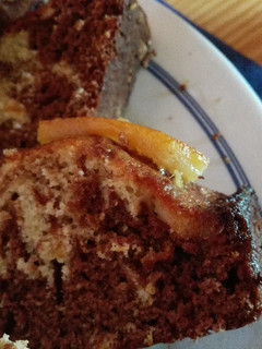 Una foto de Bizcochón marmolado chocolate y naranja!