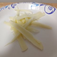 A picture of String cheese slices.