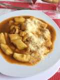 Ñoquis de papas con salsa de carne