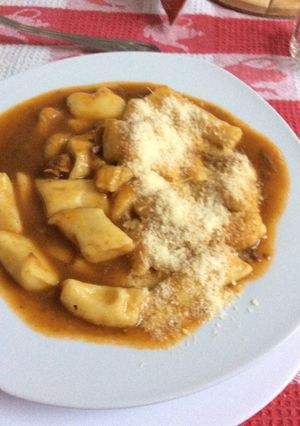 Una foto de Ñoquis de papas con salsa de carne