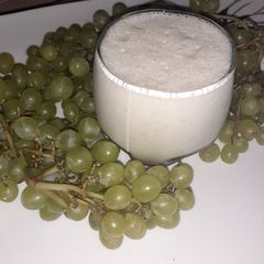 A picture of Grapes & Banana Smoothies.