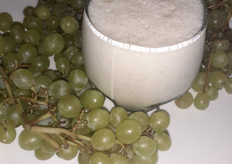 Simple Way to Prepare Quick Grapes &amp; Banana Smoothies