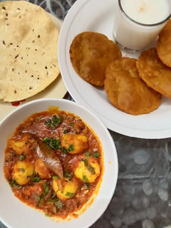 દમ આલુ (Dum Aloo Recipe in gujarati) રેસીપી મુખ્ય ફોટો