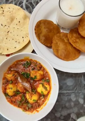 દમ આલુ (Dum Aloo Recipe in gujarati) રેસીપી મુખ્ય ફોટો