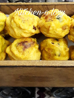 A picture of Batata Vadas.