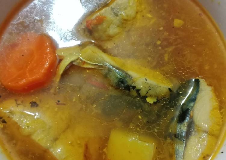Cara Gampang Menyiapkan Sup ikan frozen bumbu kuning yang Lezat
