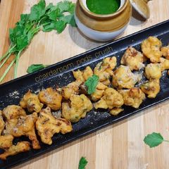A picture of Cauliflower pakoda.