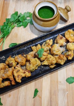 A picture of Cauliflower pakoda.