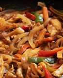 Pollo al wok de vegetales y hongos