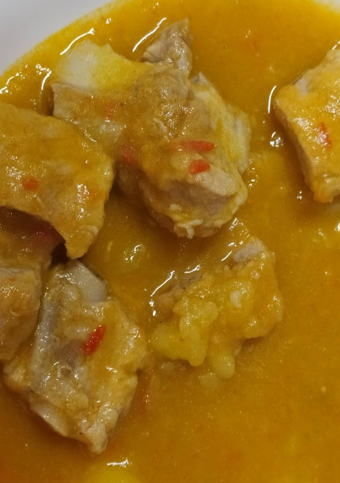 Una foto de Patatas con costillas. Thermomix. TM6