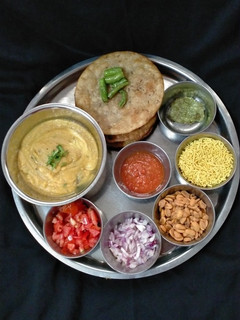 દાળ પકવાન (Dal Pakwan Recipe In Gujarati) રેસીપી મુખ્ય ફોટો