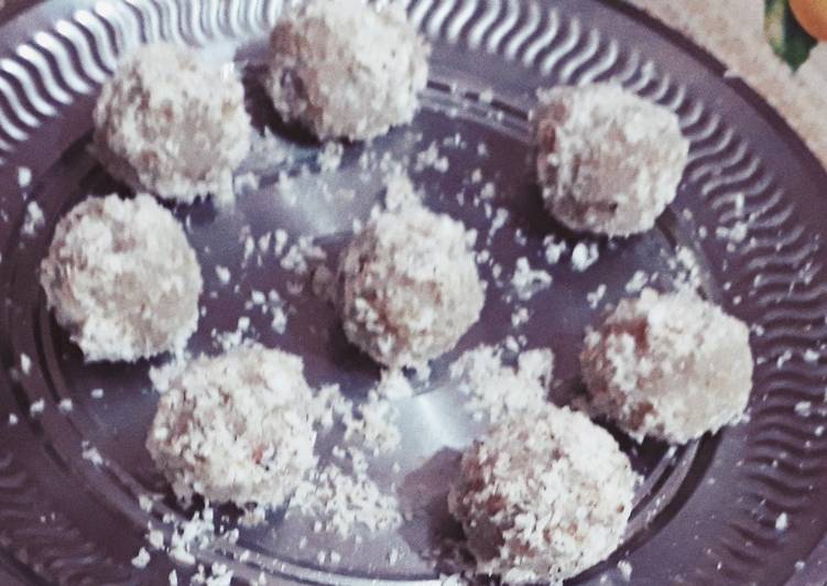 Easiest Way to Make Any-night-of-the-week Nariyal/Coconut Ladoo without condensed milk and khoya