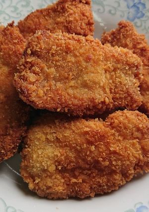 Hình của món Tonkatsu - Thịt thăn tẩm bột chiên xù.