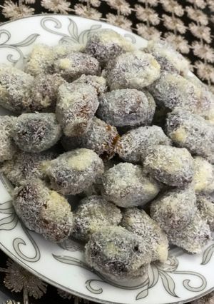 صورة لوصفة تمر بالشوكولاتة البيضاء وجوز الهند 🥥