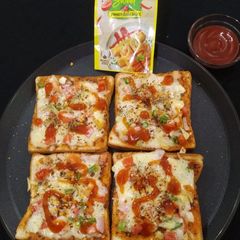A picture of Bread Pizza.