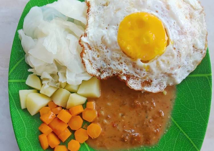 Bumbu Menyiapkan Pecel Telor yang enak