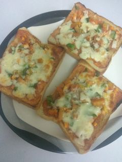 ब्रेड पिज़्ज़ा (Bread Pizza recipe in hindi) रेसिपी मुख्य फोटो