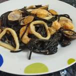 Espaguetis negros con marisco