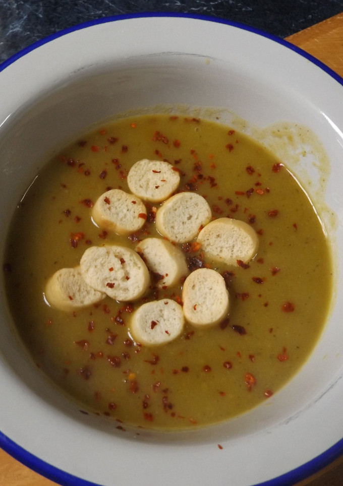 Una foto de Sopa-crema de Pak choi y calabacín