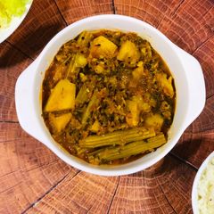 A picture of Drumstick aloo sabji.