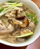 Canh giò heo hầm măng