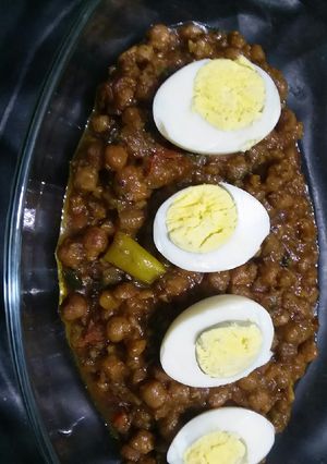 A picture of Anda Chola ka Salan.