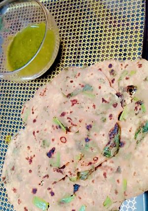 मूली के पराठे (Mooli ke parathe recipe in Hindi) रेसिपी मुख्य फोटो