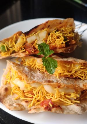 A picture of Cheese desi tacos.